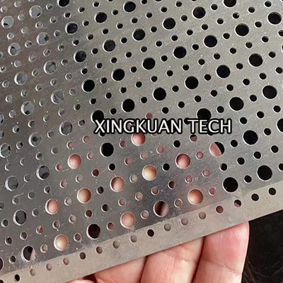 Dekorasyon için büyük yuvarlak delikli delikli metal örgü ile küçük yuvarlak delik